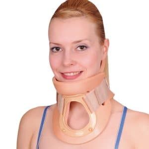 Cervikalna ortoza Philadelphia sa otvorom za traheostomu
